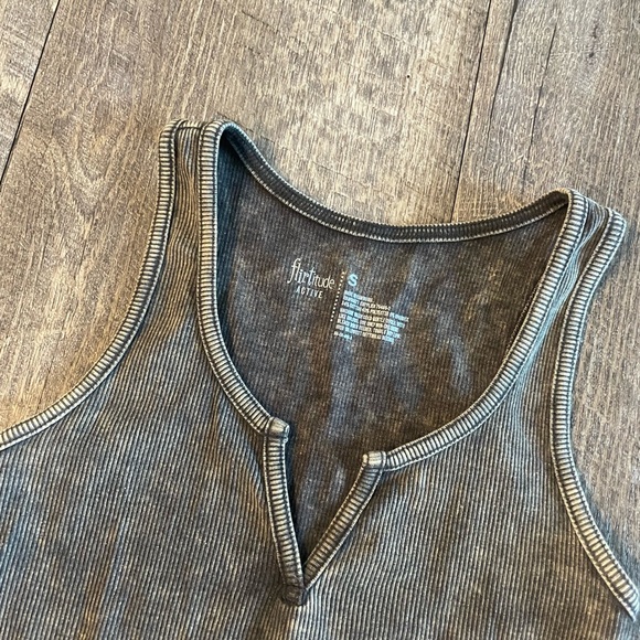 Women’s Flirtitude Active Tank Top Size Small - Picture 2 of 4